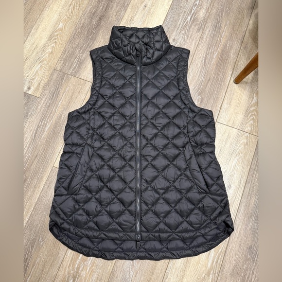 Athleta Jackets & Blazers - New Condition Athleta High Low puff Vest with Adjustable Waist & Zipper front